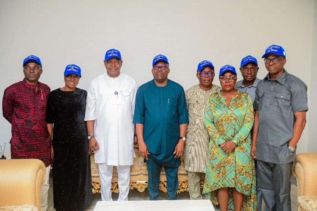 Prince Amgbare and Governor Sim Fubara, alongside members 
of his team in a group photograph.  