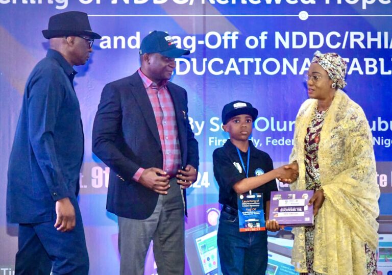 Nigeria’s First Lady, Senator Oluremi Tinubu (right), presenting U-Lesson Educational Tablets to a student of Calabar Preparatory School, Master Akpabio Godswill (2nd right), during the launching ceremony at the Banquet hall of the State House in Abuja. From left are the Chairman of the NDDC Governing Board, Mr. Chiedu Ebie and the NDDC Managing Director, Dr. Samuel Ogbuku.